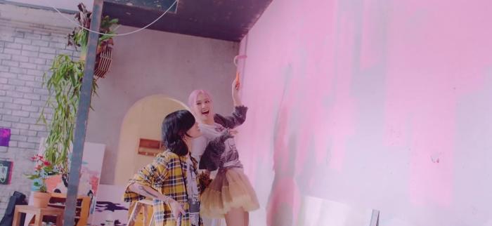 mv|BLACKPINK新歌MV男主角身份曝光！长发颓废美引粉丝关注