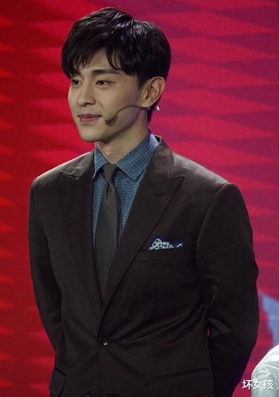 「邓伦」邓伦新剧消息确定了,这一次还是和人气小花的她二搭!