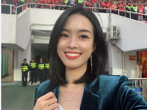 「中超」中超跟队女记者！恒大颜值担当，上港被誉为女神，国安不予置评
