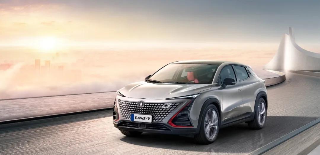 「长安汽车」长安UNI-T爆红的背后推手，竟然是一套神秘的全新架构