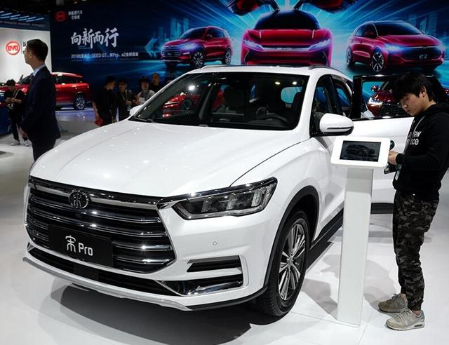 比亚迪|又一国产SUV扛不住了，猛降2万，1.5T落地8万，比哈弗H6接地气