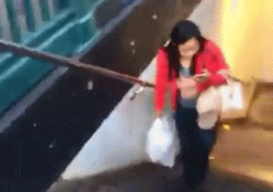 穿衣搭配|历史老师叫我去办公室帮她拿作业，对我这样做