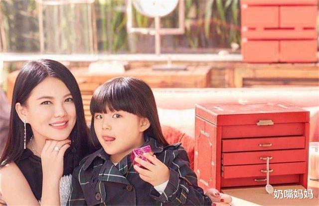 伊能静|伊能静“精养”女儿引争议，3岁小米粒喝红酒做美甲，贵妇范十足