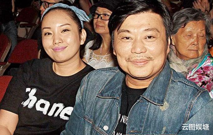 梅小惠@54岁梅小惠晒与相识30年男友人合影,男方曾承诺:50岁未嫁就娶她