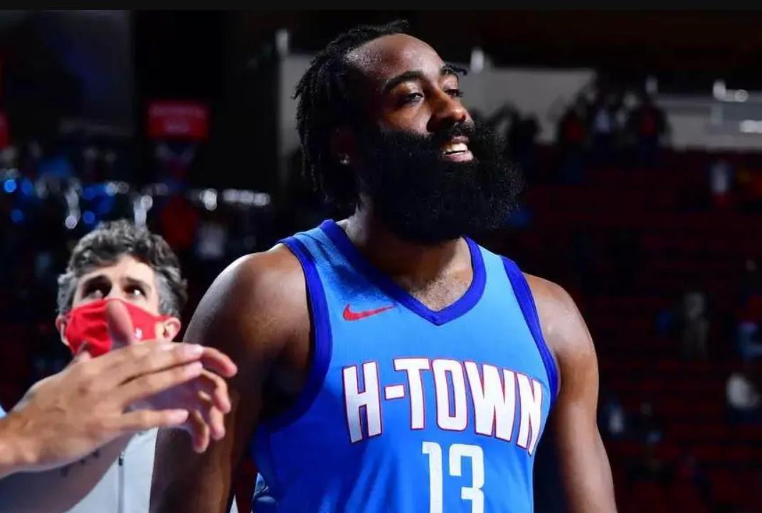 斯蒂芬·库里|勇士战绩差跟库里无关？王猛给出答案！网友：登哥七八个人包夹他