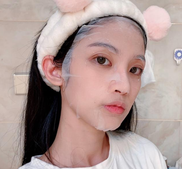 短发 敷完面膜，脸上多余的“精华”真的要洗？还有人不听劝，怪不得烂脸