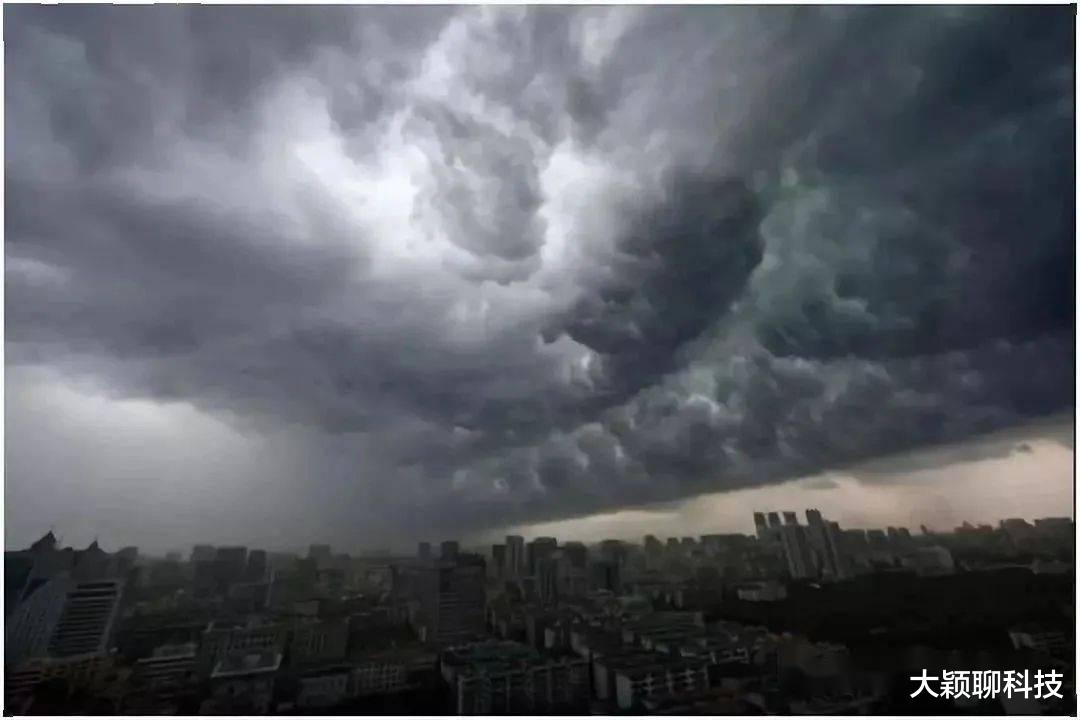 |卫星传回照片，巴西多次出现奇异天象，“世界末日”要来了吗？