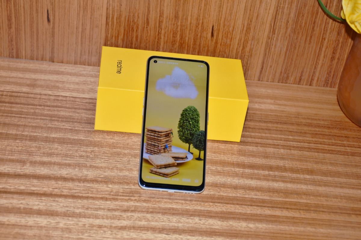 realme|颜值不输工艺品,realme真我 Q2 Pro轻潮灰上手
