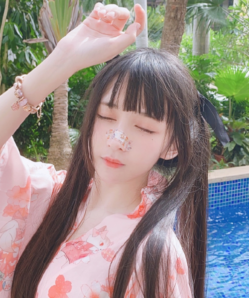 『蔡萝莉』蔡萝莉不听造型师劝，穿和服时非把发带当腰带，却意外带火新审美