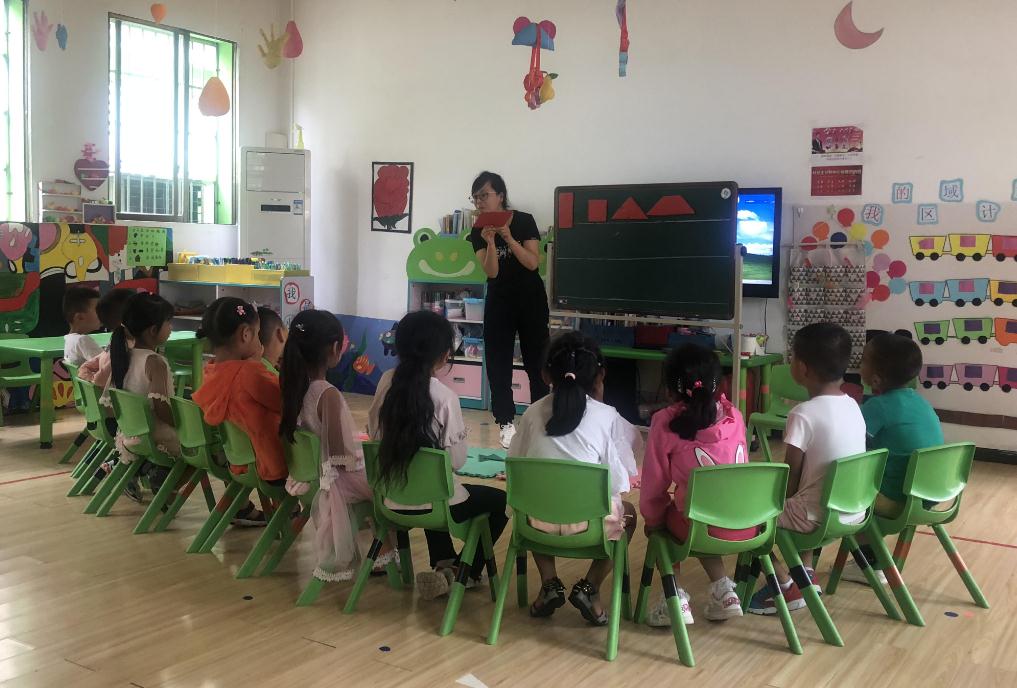 「」二本女生：报考这8大“本科专业”的人数多，虽然热门但竞争激烈