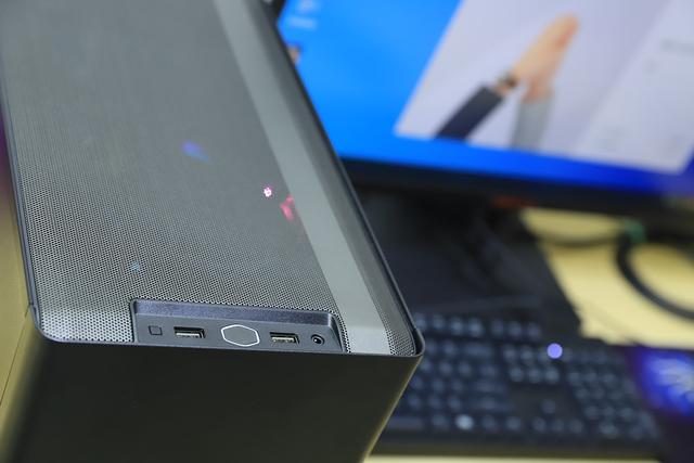 显卡|刷新对itx的认识,又是水冷又是长显卡的性能级itx主机