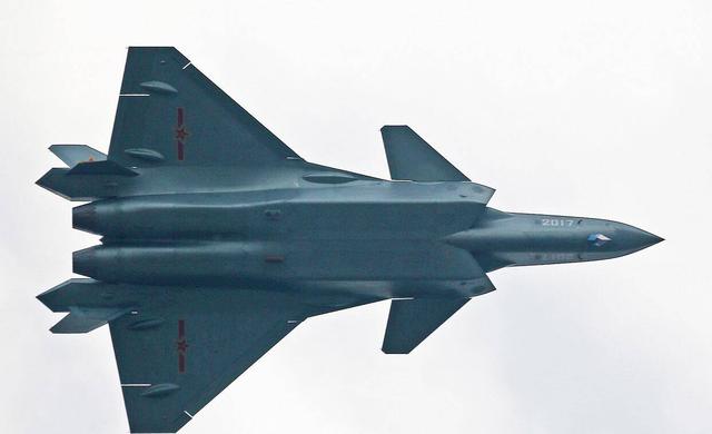 歼-20|为什么没有国家模仿歼-20？瑞典专家给出答案，只因设计太天才