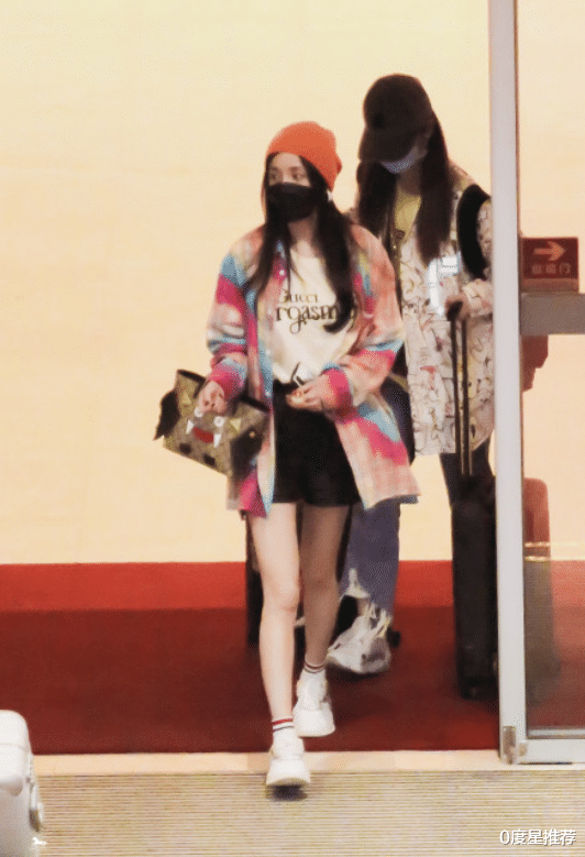 杨幂▲杨幂高马尾造型超飒,侠女气息浓厚,这真是生过小孩的状态?