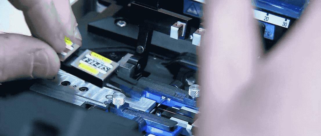 卫星|真实的互联网世界，从来不是「无线」的