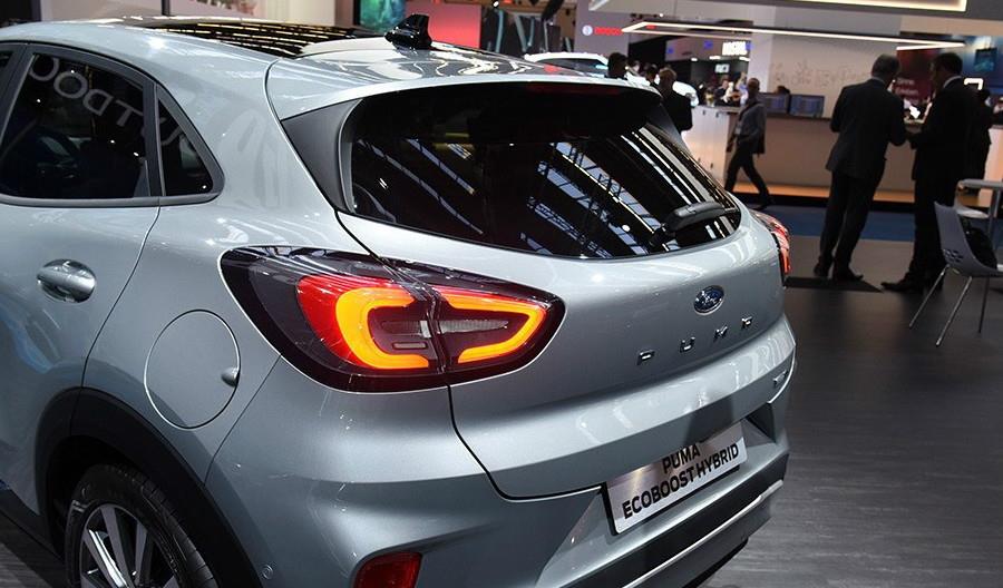 「保时捷taycan」福特“小卡宴”来了！1.0t油耗3.9L，轿跑车身比飞度漂亮，8万起