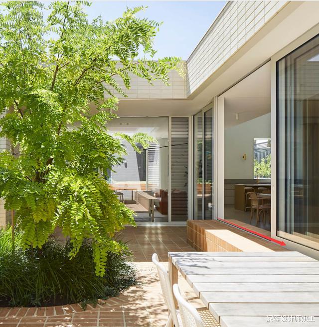 |越看越后悔落地窗前没打排柜子，仅仅30公分，全家能跟着一起享福