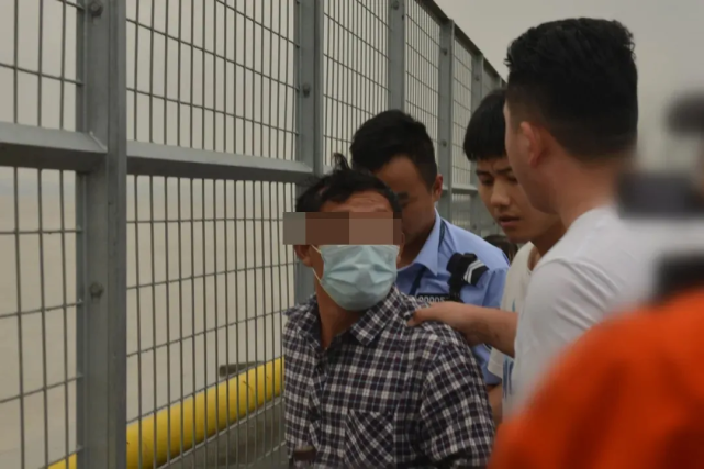 中国搜索|万万没想到！潮还没见着，人却被抓了