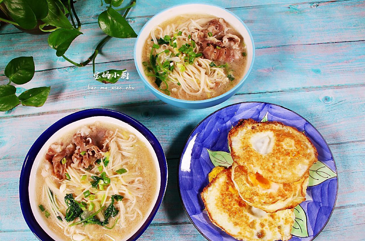 『烙饼』夫妻俩轮班做早餐，7天换样吃，时丰盛时简单，家人吃得倍儿开心