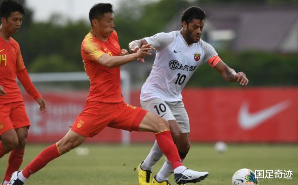 上海上港■天降奇兵！国足4比1大胜上港，李铁终于找回昔日国足赢球法宝