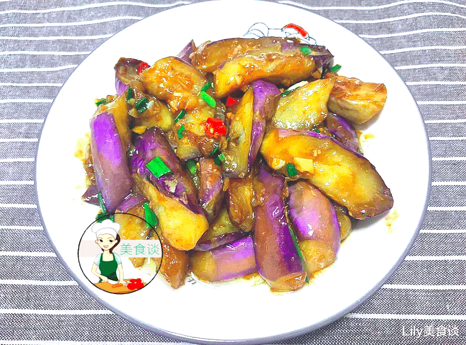 茄子@现在才知道，炒茄子不能先放油！大厨教您一招，茄子不发黑不吸油