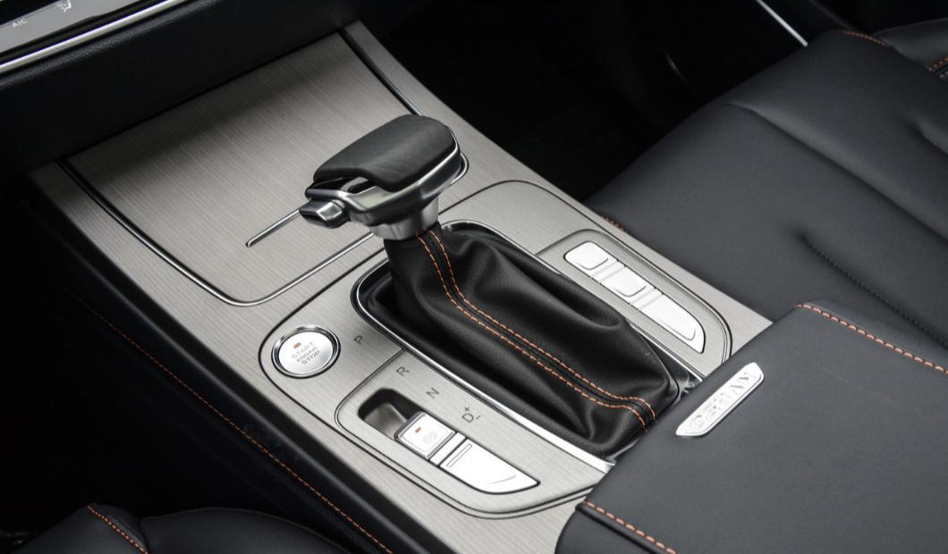 长安汽车|真正耐开的“合资屠夫”，静如图书馆，油耗7.4L，后悔途岳买早了