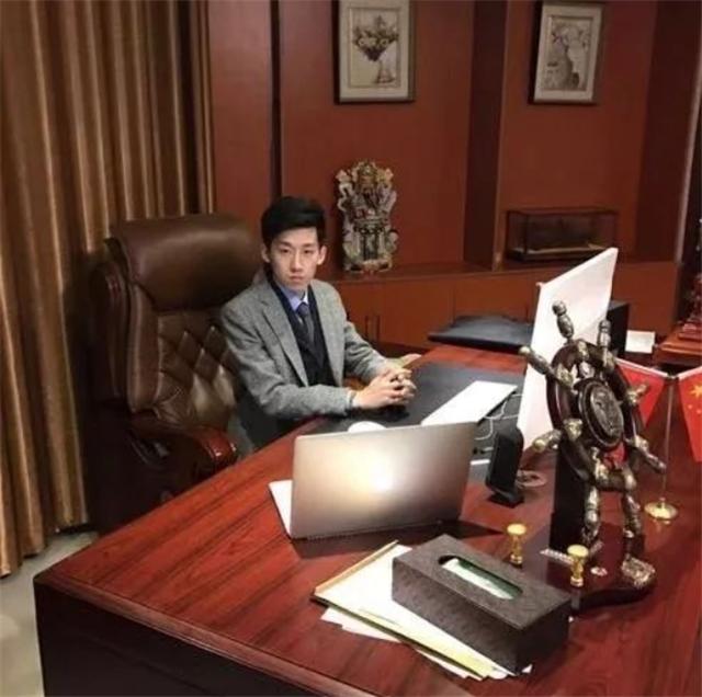 臆说古史|那个玩“共享单车”破产，父母坐牢，被女友甩的丁伟，现状如何？