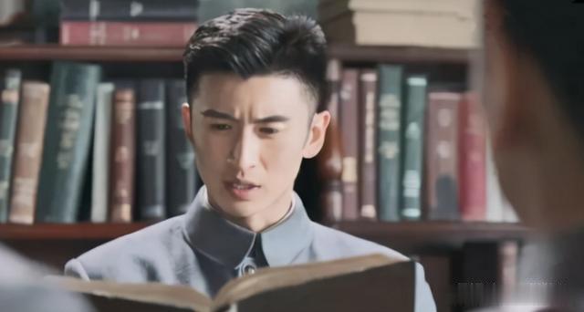 黄晓明|青春版《亮剑》？八路军住别墅抽雪茄！人民日报开怼...