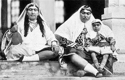 波斯|波斯最美公主旧照：体格健壮，胡子浓密，出嫁时13位王子为她殉情