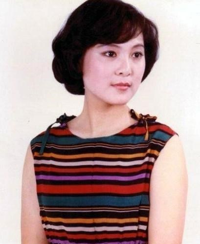 「张芝华」张芝华被“逼”离婚沦落街头，却嫁旅美画家，报复手段“太高明”