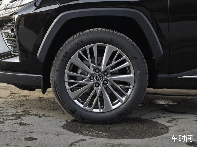 丰田汉兰达|丰田又成功了，被称小汉兰达，油耗仅4.6L，一上市就火了