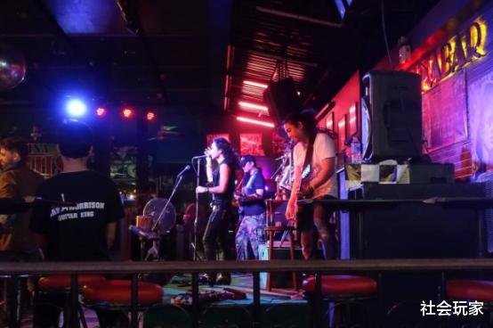 酒吧|为什么泰国酒吧二楼不能进?游客道出实情,直呼进去就“腿软”