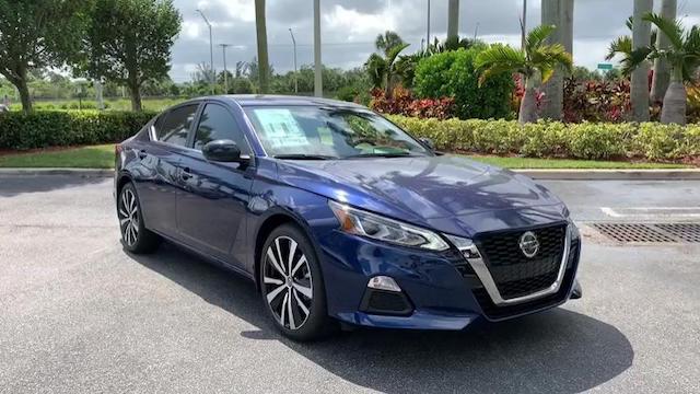 「日产天籁」全球十佳发动机,20万预算,这4款中型车你怎么选?