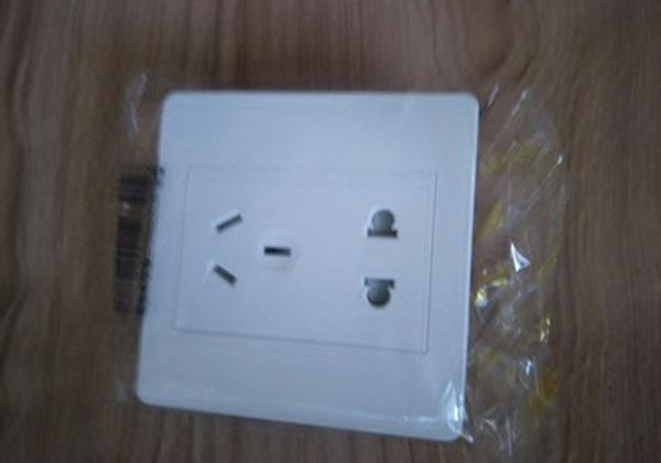 「」便宜的插座与贵的插座，到底有什么区别？多亏老电工提醒
