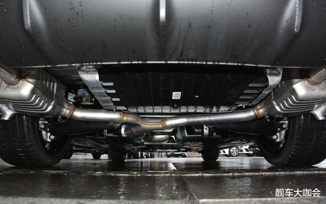 『奔驰E级』奔驰E级建议买进口版，价格差不多，开出去绝对比宝马5系更拉风