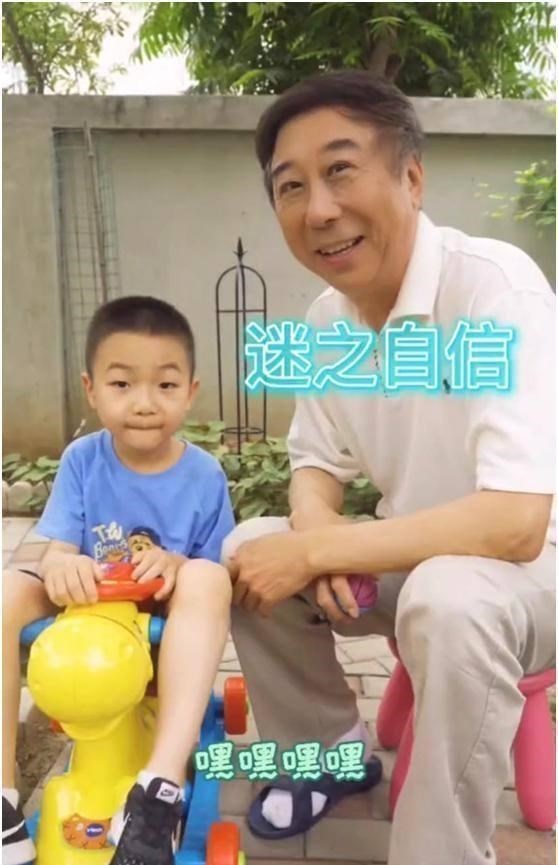 『冯巩』看看冯巩的孙子，再看看陈佩斯的儿子，才明白基因有多强大