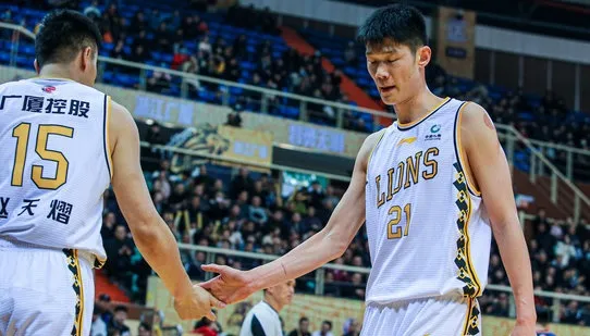 【中国男篮】天啊！下半身没知觉！险些瘫痪！中国男篮未来被坑惨了