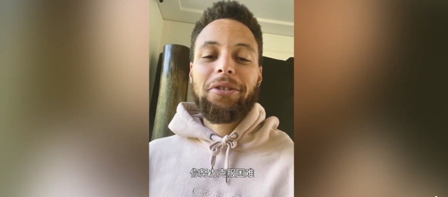 「易建联」恭喜！独臂少年圆梦了，正式成为注册运动员，在易建联面前秀球技