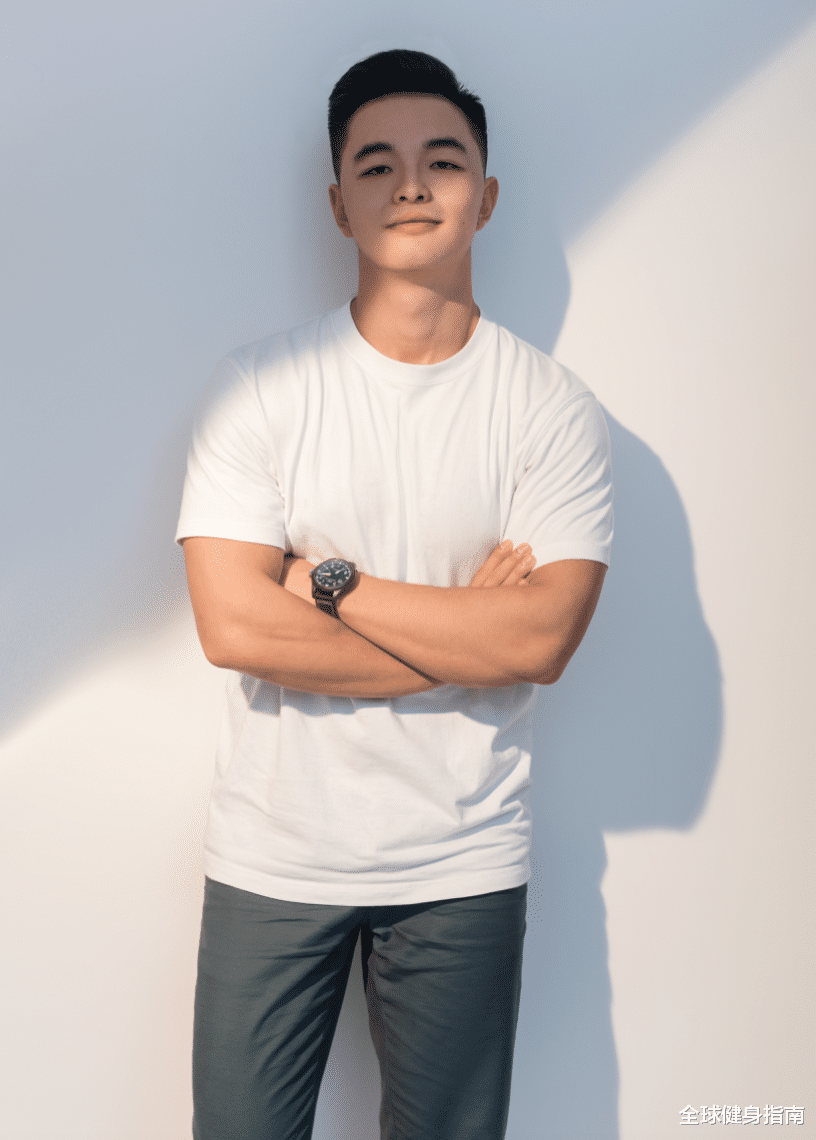 健身|26岁新疆余文乐!开挂的人生是何种体验?明明可以靠脸他偏不!
