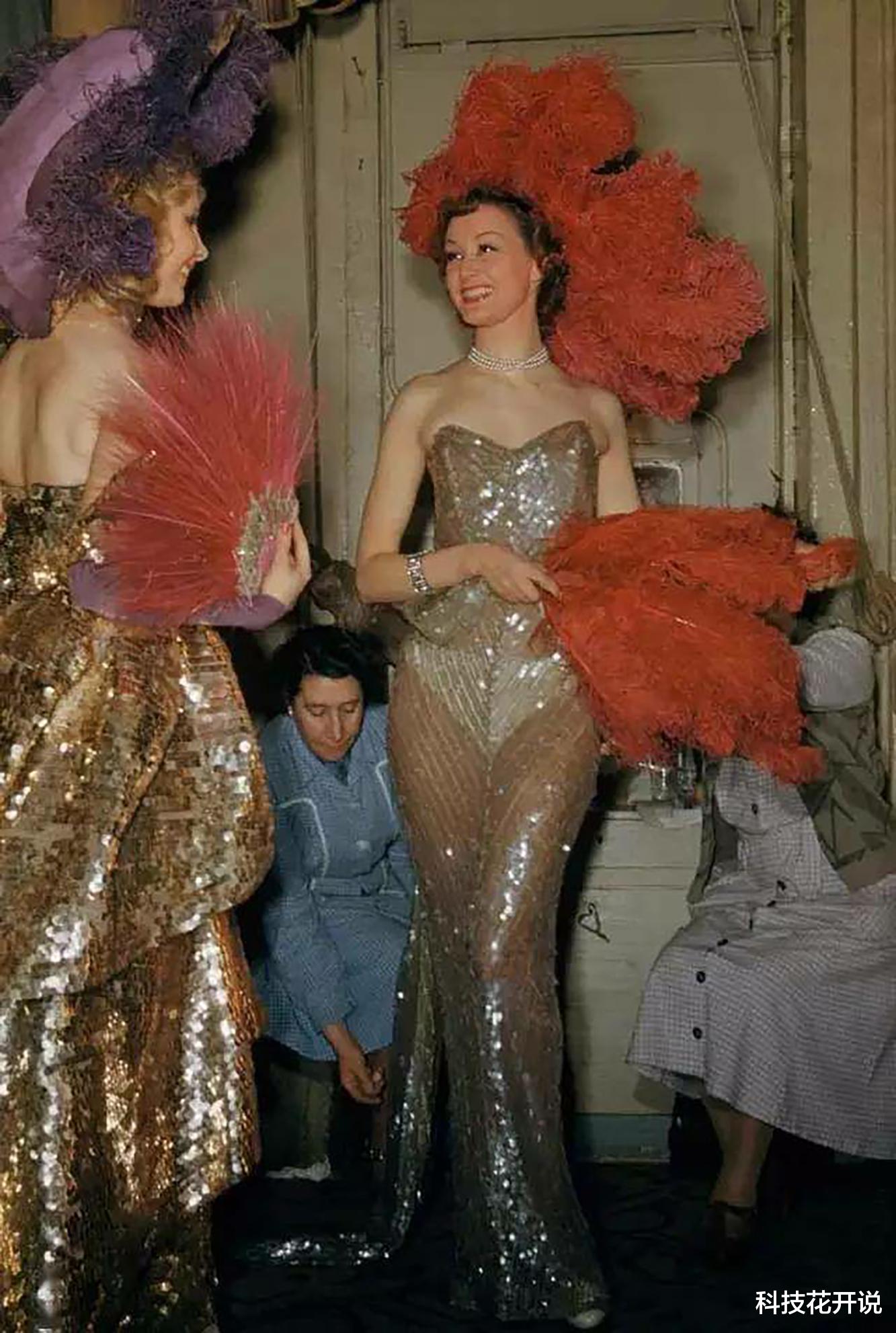 艺伎|历史上过目难忘的瞬间：练倒立的日本艺伎，躺树杈上的梦露，玩蛇的李小龙