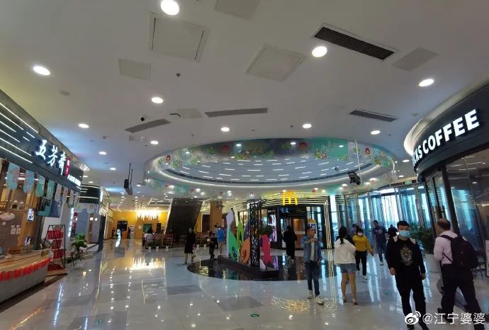 河北交通广播|【992 | 热点】多家高速服务区冲上热搜！网友：看傻眼了！