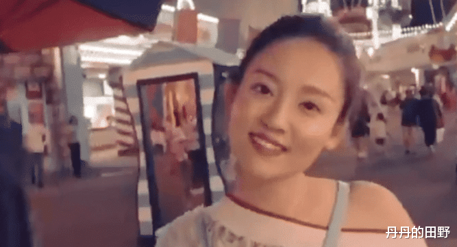 张雨婷@绿地事件女主角工作照大量流出，价值三千万的样子？吃瓜群众乐了！