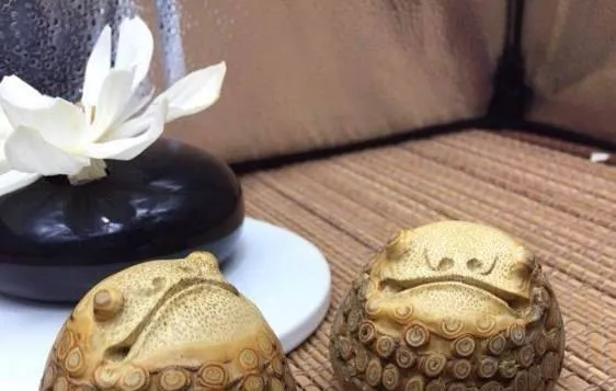 苏富比|都来猜猜这是啥材质的？