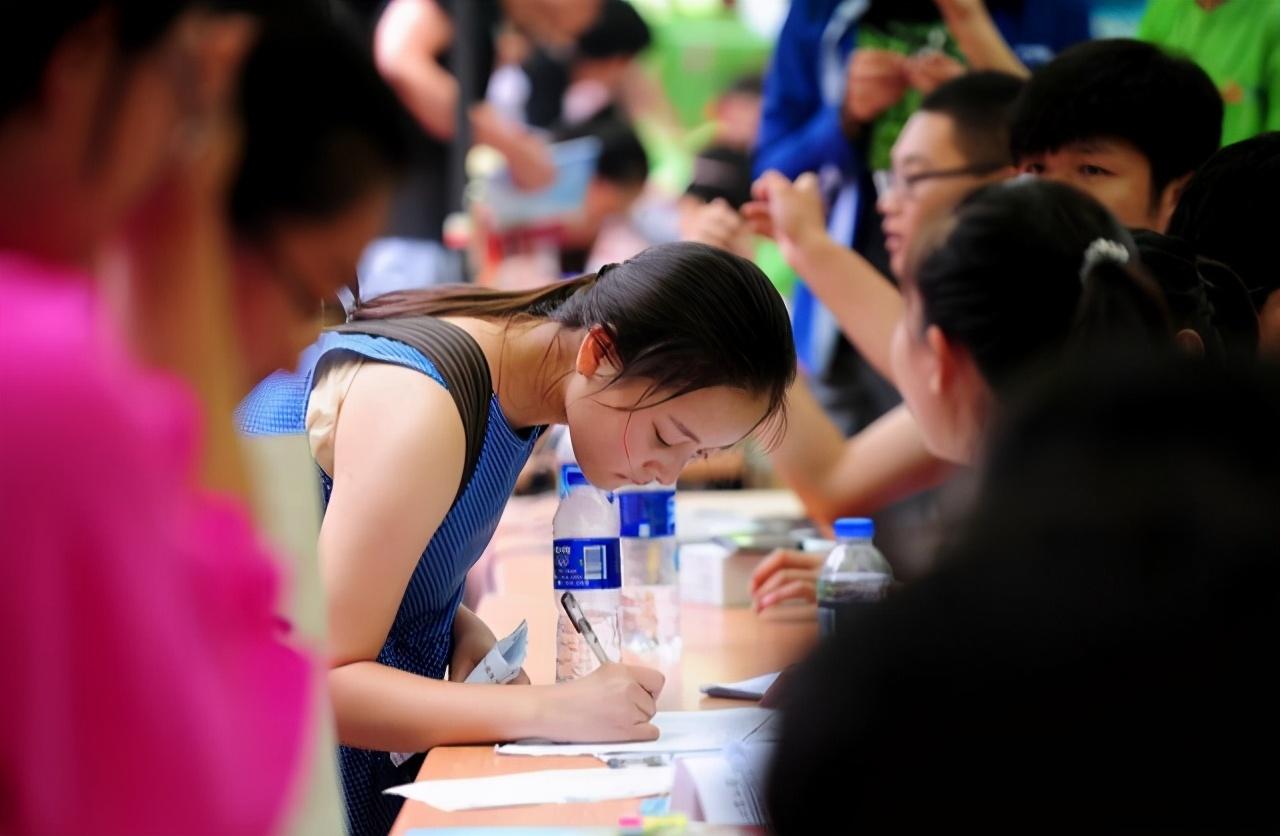 教育部|教育部发布通知，专科生迎来“好消息”，专科新生：正好赶上了