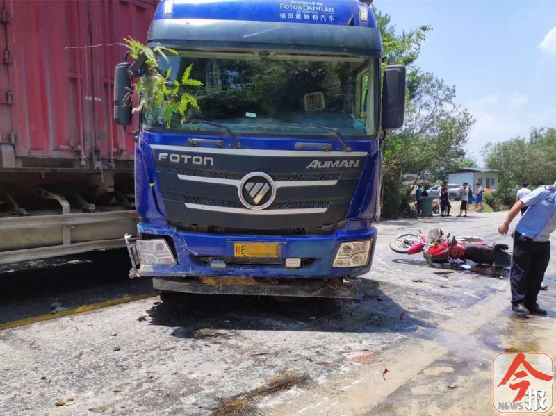 车祸@柳州这路段车祸，夫妇二人不幸身亡！其幼孙从惨烈现场爬起，迎面又驶来大车！