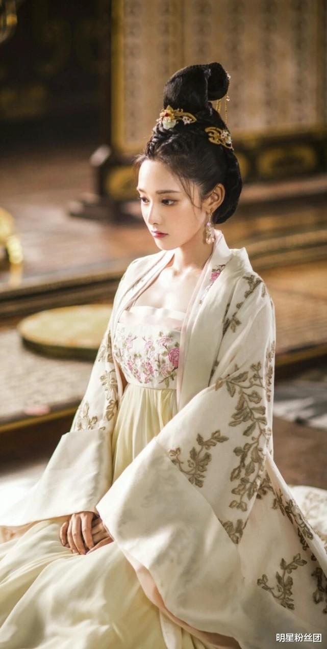 彭小苒|彭小苒新剧《君九龄》终于要开拍，造型比小枫还要美，男主也超帅