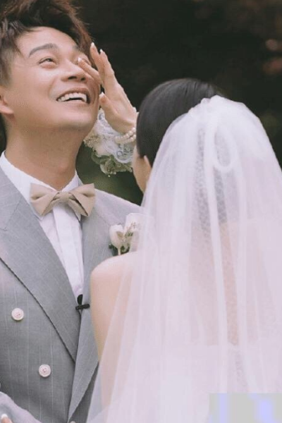 【沈涛】王牌主持人沈涛大婚，娇妻露出正脸，网友：真不是女郎费费！