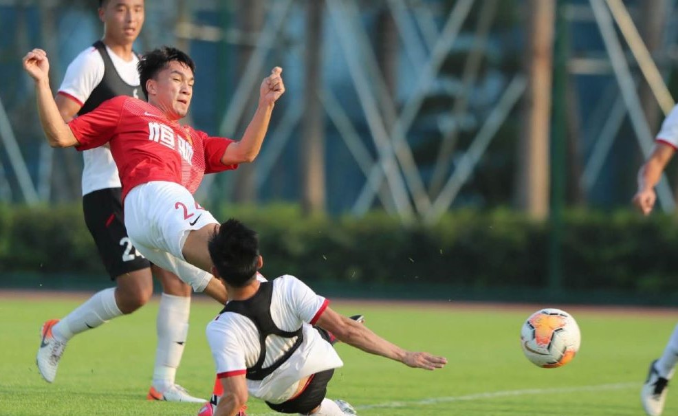 『广州恒大』恒大足校出成绩!19岁小将抢戏艾克森高拉特,恒大去年4亿花值了