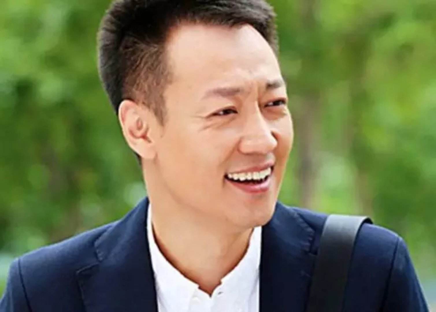 李白|八佰：你知道他演了最好的李白，却不知道他演了最好的战地记者！