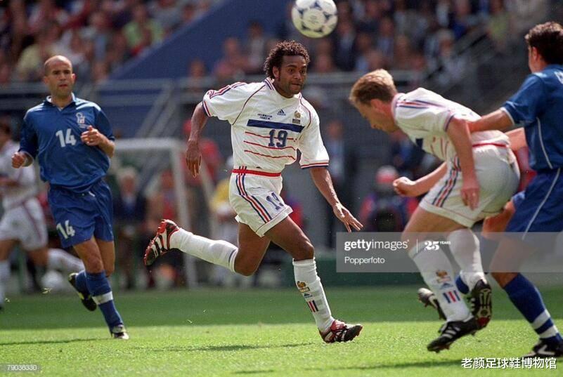 卡伦布▲为追求世界第一长腿超模女友强行加盟皇马获欧冠,澳洲土著赢得大力神杯成人生赢家