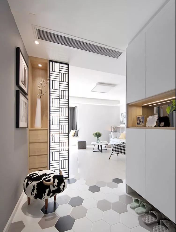 ：进门就是客厅和餐厅的户型，怎样设计玄关？